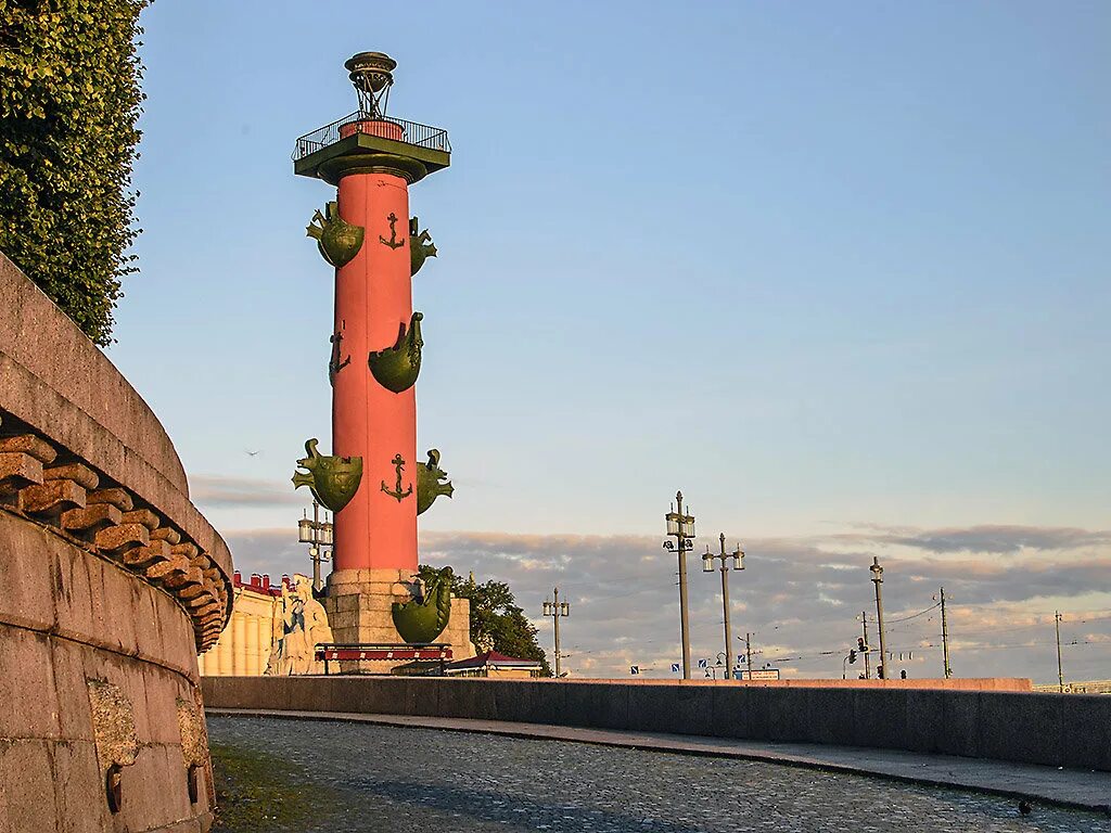 Ростральные колонны Санкт-Петербург. Санкт-Петербург набережная Ростральные колонны. Ростральные колонны Васильевский остров фасад. Стрелка Васильевского острова колонны.