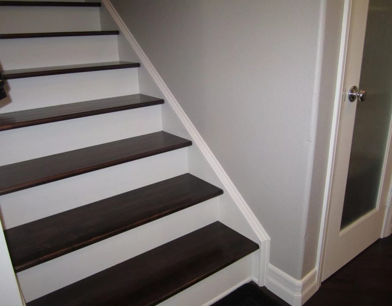 Плинтус на лестнице фото baseboard transition Stairs trim, Baseboards, Stairs
