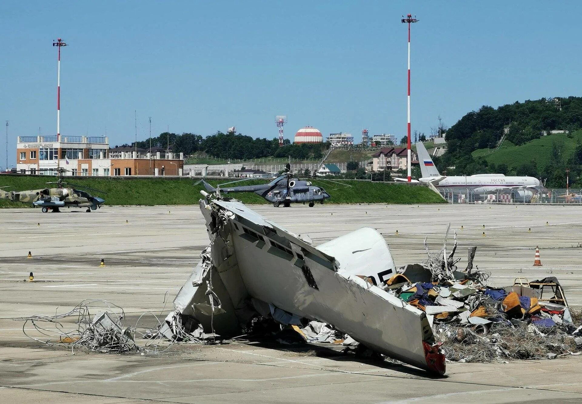 Крушение самолета в сочи. Катастрофа ту-154 под Сочи. Ту 154 катастрофа Сочи 2016. Крушение ту 154 в Сочи. Ту 154 разбился в Сочи.