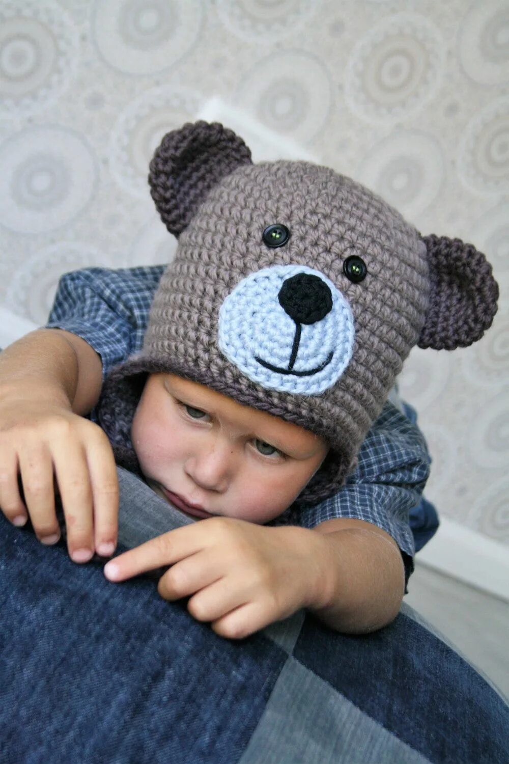 Bear hat. Шапка "мишка". Вязаная шапка Медвежонок. Шапка медведя для мальчика. Шапочка мишка крючком для мальчика.