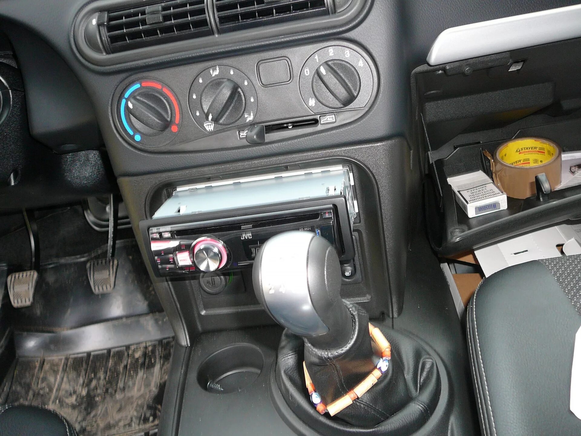 Установка магнитолы в штатное место - Chevrolet Niva, 1,7 л, 2014 года автозвук 