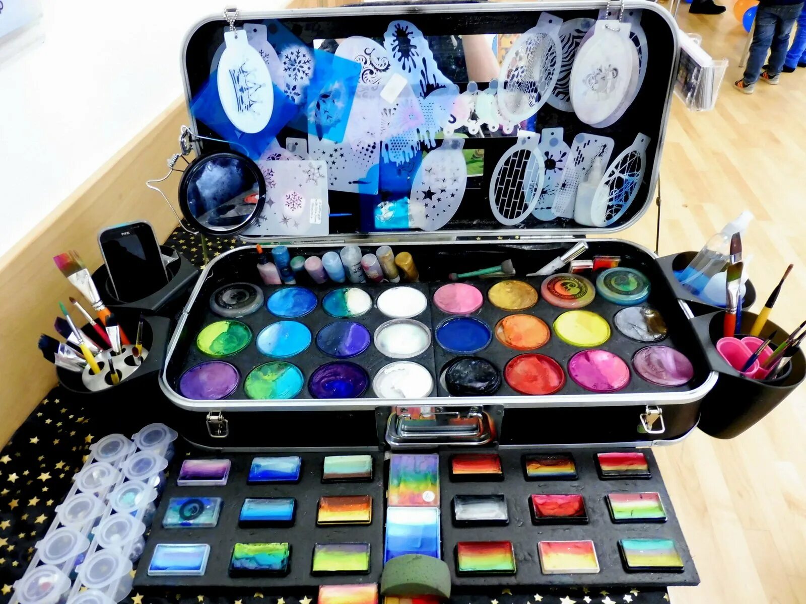 Face and go. Kit.faced. face kit.