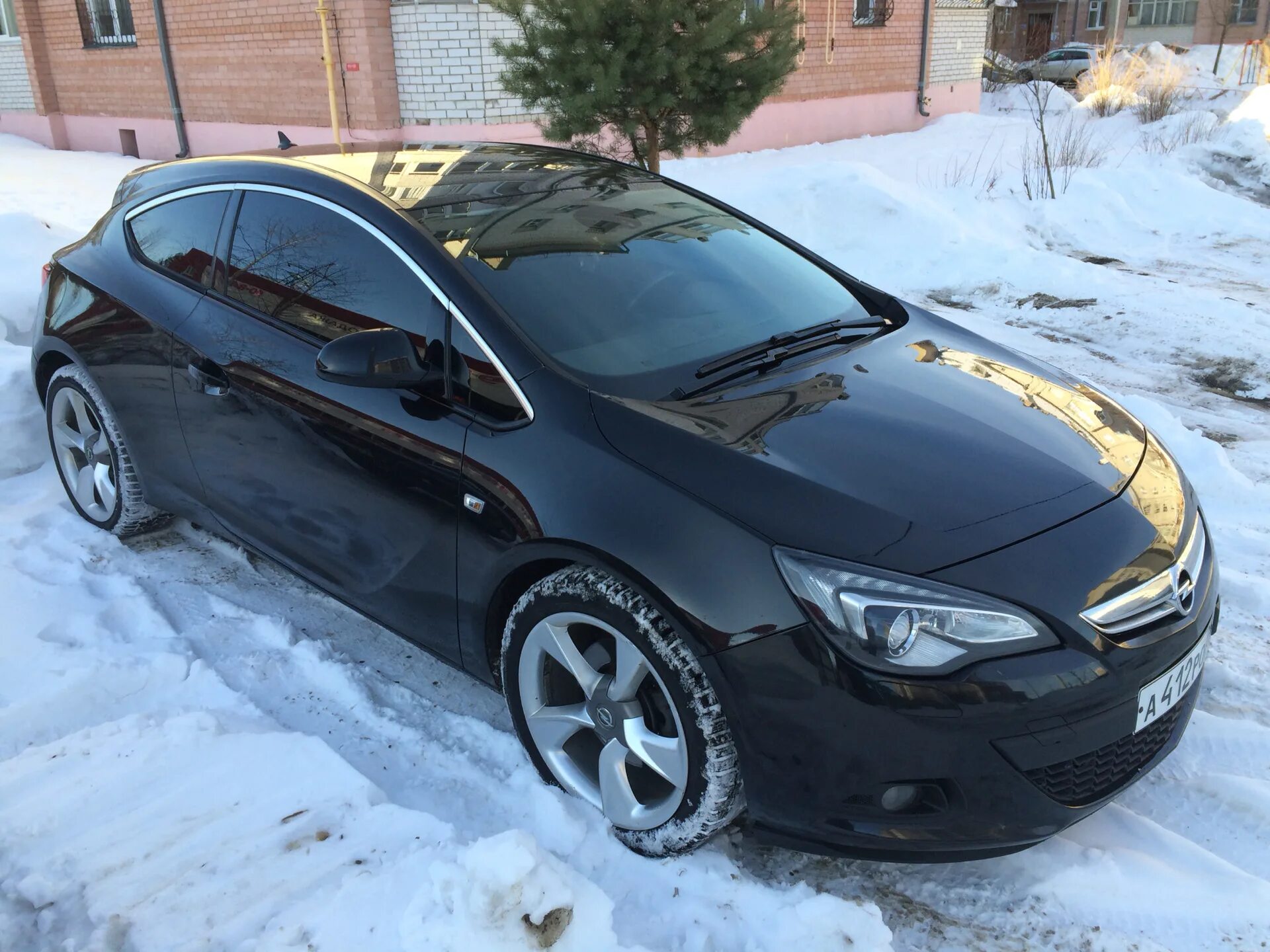 Opel astra h тонировка. Opel astra j gtc тонировка 50 %. 50%тонировка на opel astra h gtc. Opel astra j тонированная. Opel gtc j в атермальной пленке по кругу.