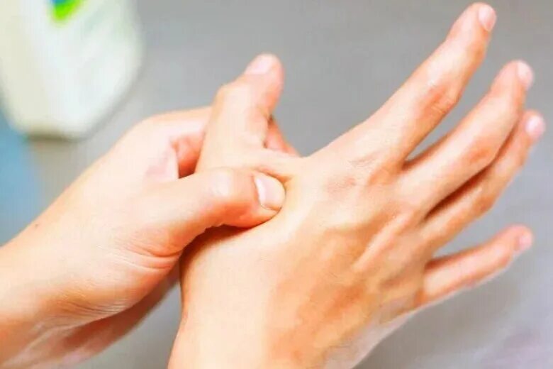 Самомассаж массаж рук и кистей. Средний палец на руке. Массаж рук. Классический массаж рук. Самомассаж массаж рук и кистей.