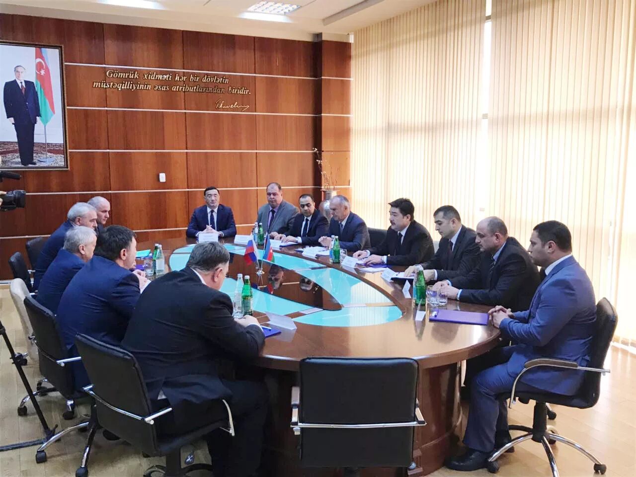 Таможня азербайджана открыта. Таможенники азербайджана. пункт пропуска самур. день работников азербайджанской таможни.