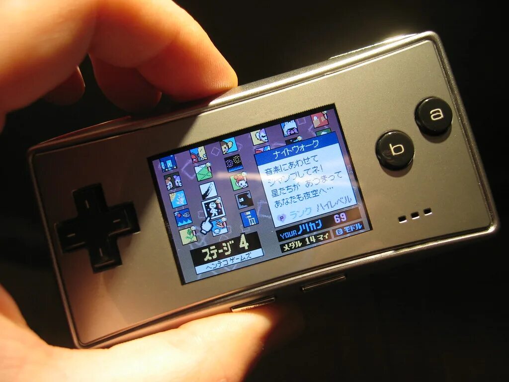 Micro game. Геймбой микро. gba micro. геймбой адванс. микро игровая консоль.