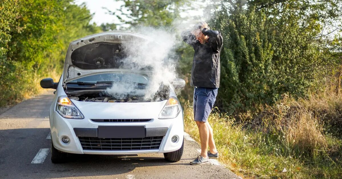 Перегрелся. Закипел мотор. Машина закипела фото. Перегрелся. Машина перегрелась.