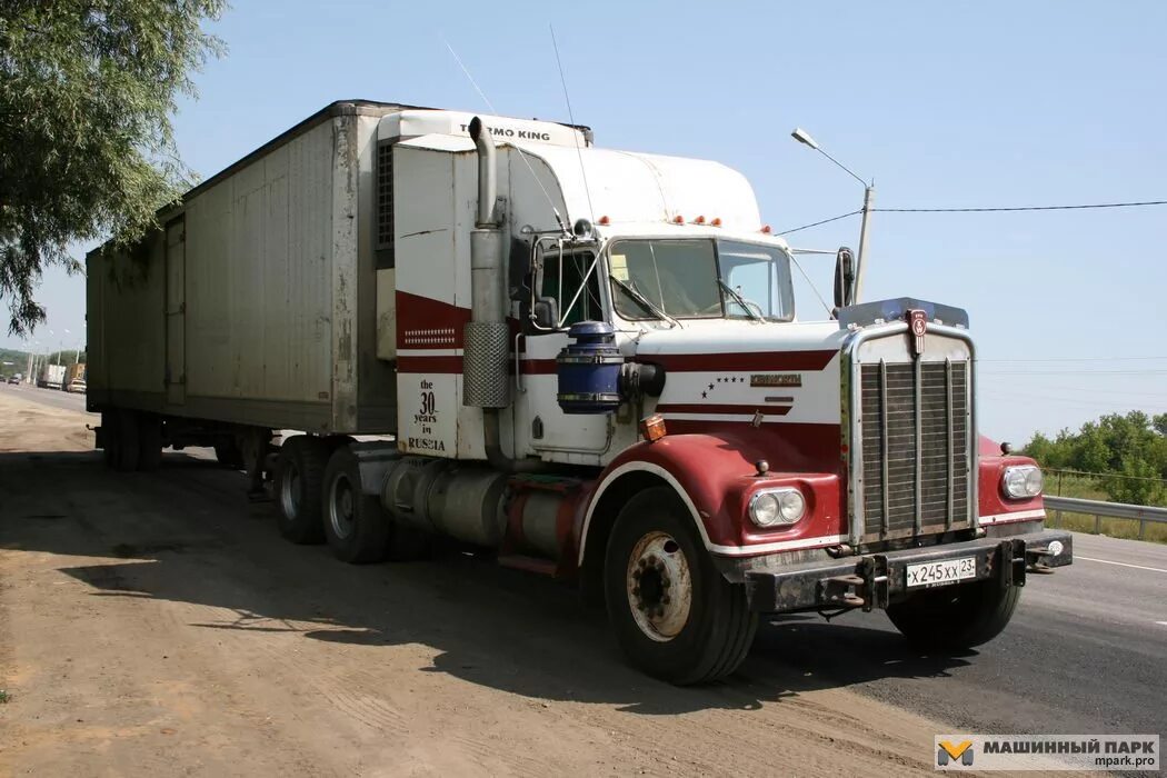 Американские Грузовики Кенворт 900. Кенворд тягач w900. Kenworth w900 1990. Kenworth w900 в России. Грузовики бу грузовик ру