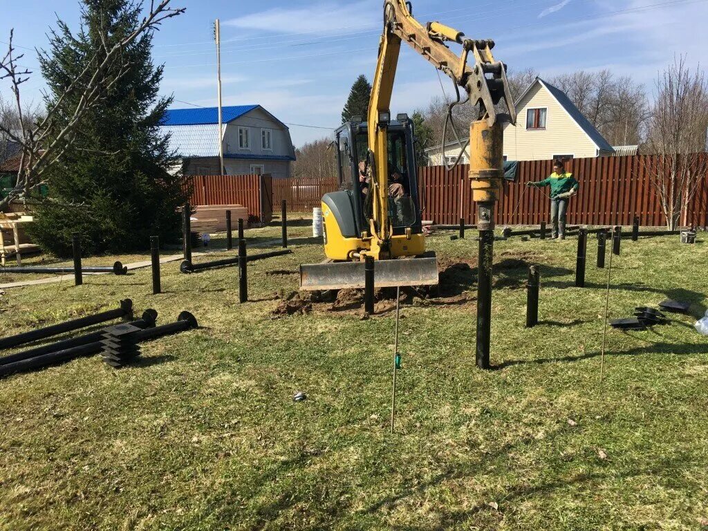 Вкручивание свай. Винтовые сваи монтаж вручную своими руками. Закручивание винтовых свай. Сваи типа “криннер”. Техника для завинчивание свай диаметром 219 мм.