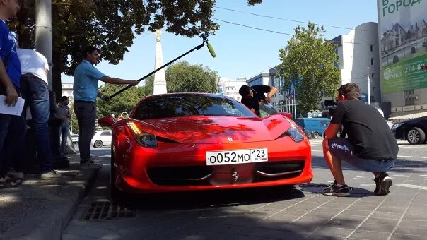 Н999ав99 роллс ройс кому принадлежит. Кортеж губернатора беглова. Кортеж губернатора. Галицкий машины. Галицкий феррари.