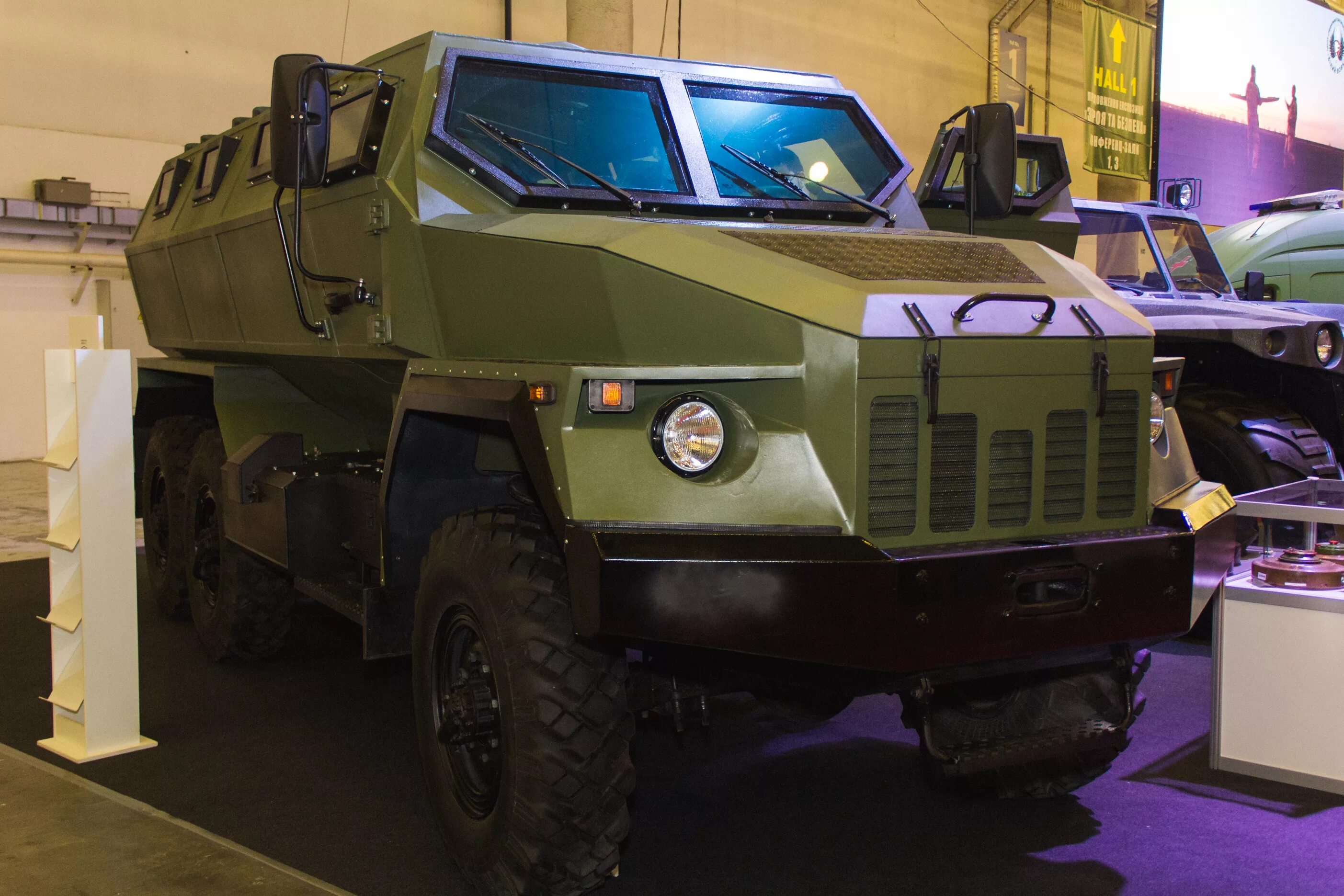 Бронеавтомобиль vbmr griffon. Griffon vbmr 6x6. Броневик komatsu lav. Ebrc jaguar 6x6. Бронемашина 6 6.