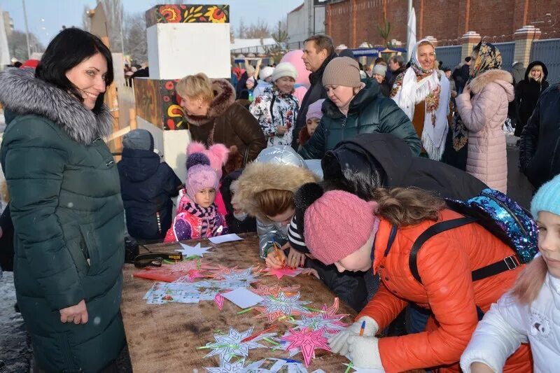 Работа в энгельсе сегодня. Покровские гуляния. Энгельс город Покровский рынок. Ритуал Покровское г Энгельс.