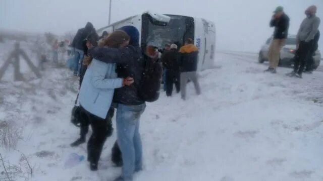 Попала в аварию и была вытрахана незнакомцем прямо на дороге