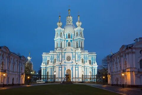 Смольный дворец автор