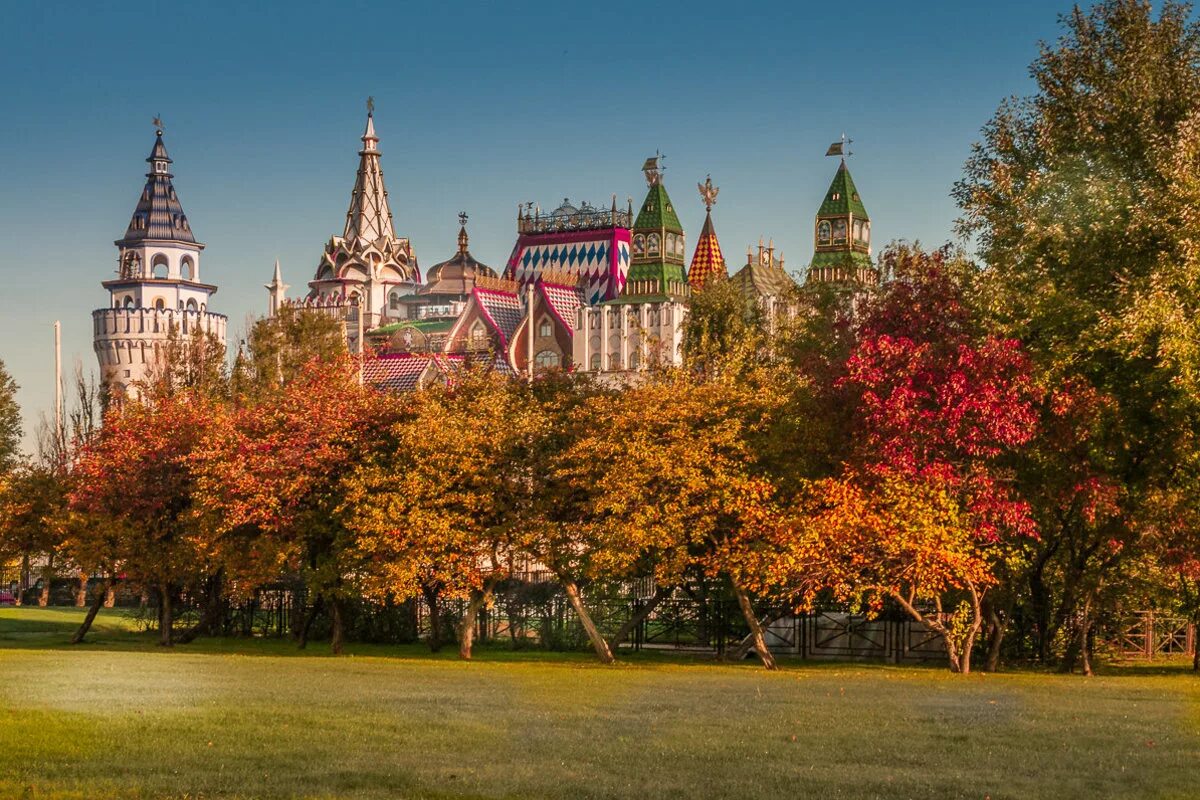 Измайловский парк московский просп 2 фото. Измайловский парк Москва. Измайловский парк Москва осенью. Измайловский Кремль парк Измайлово осень. Парки Москвы Измайловский парк.