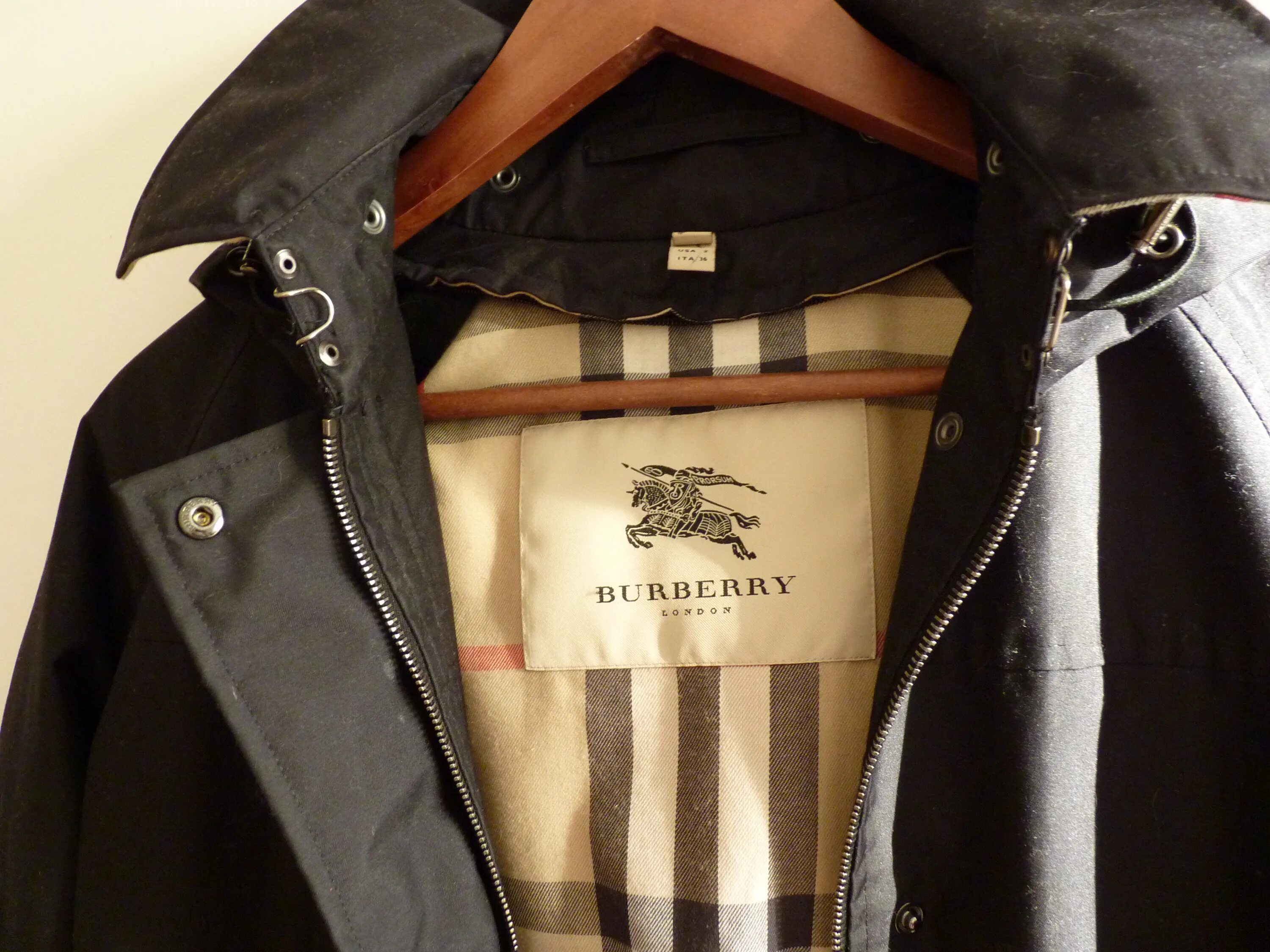 Burberry москва. Плащ Burberry с подкладом шерсть. Двухсторонний плащ Burberry. Подклад Burberry. Мужской двухсторонний плащ Burberry.