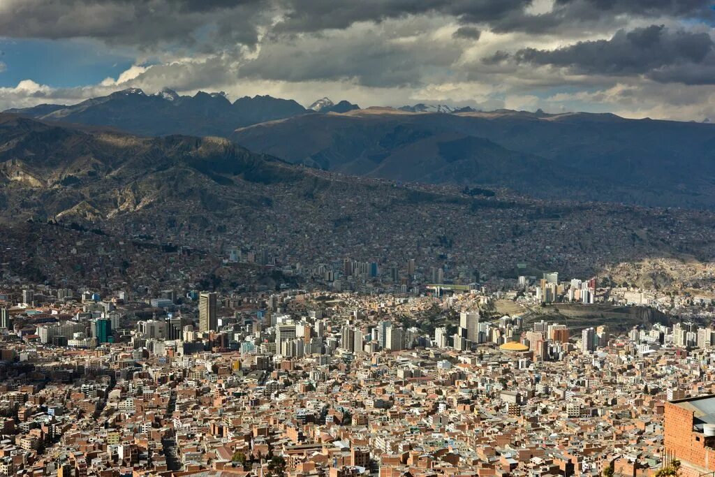 Пасет город. Боливия столица ла-пас. Город la Paz Боливия. Ла-пас Боливия высота над уровнем моря.