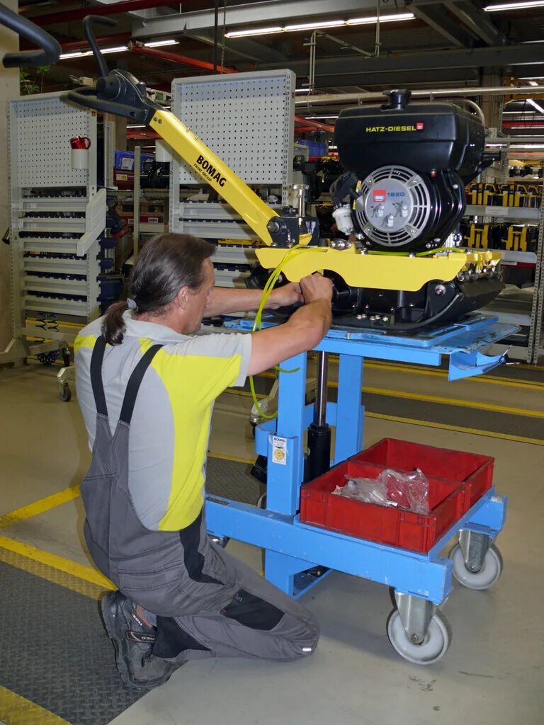 оборудование строительство ремонт. строительное оборудование. штукатурная машина pft g4. установка для алмазного бурения husqvarna dms 240. газовый баллон hilti gc 32.