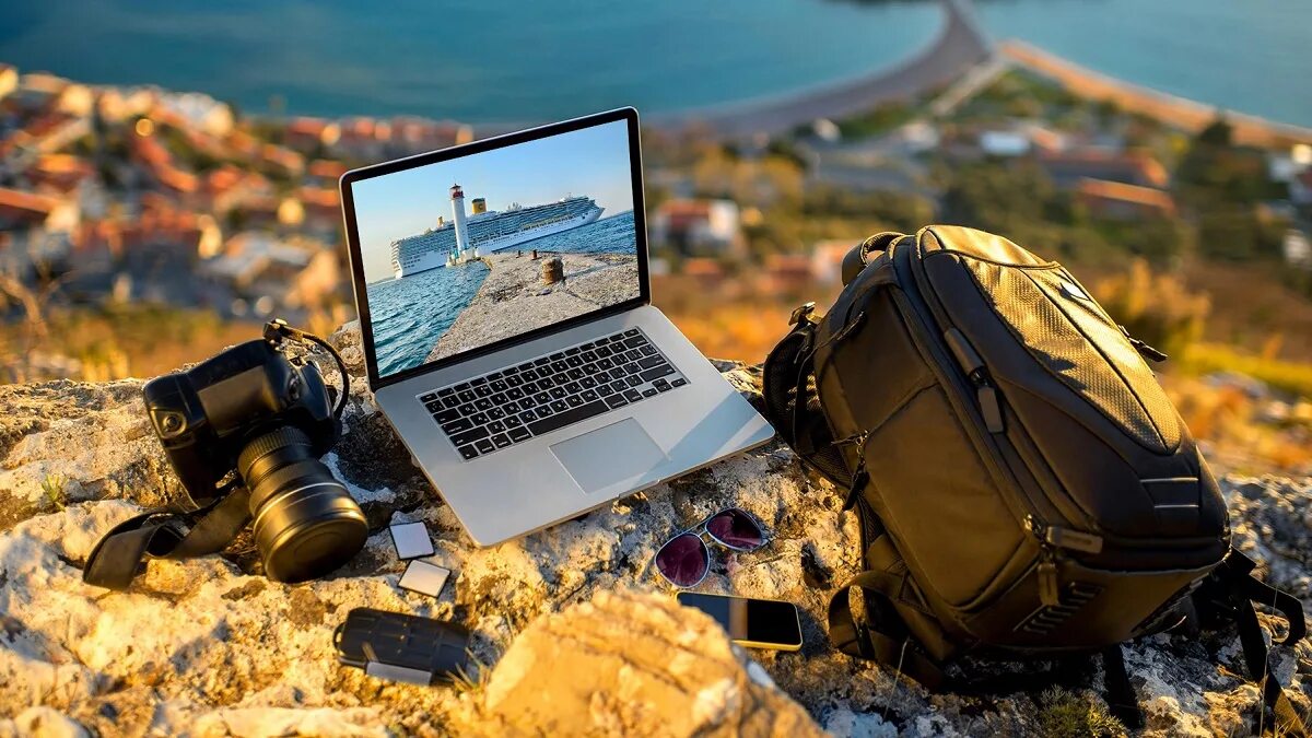 Путешествие друзей. Красивые путешествия. Визуализация путешествия. Vr экскурсии. Путешествие с ноутбуком.