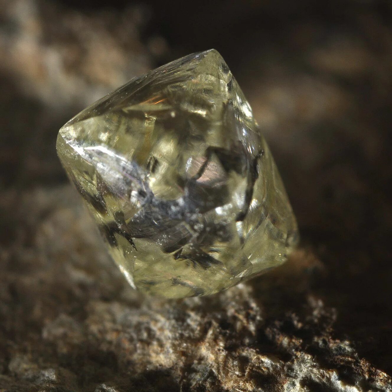 Алмазы какое ископаемое