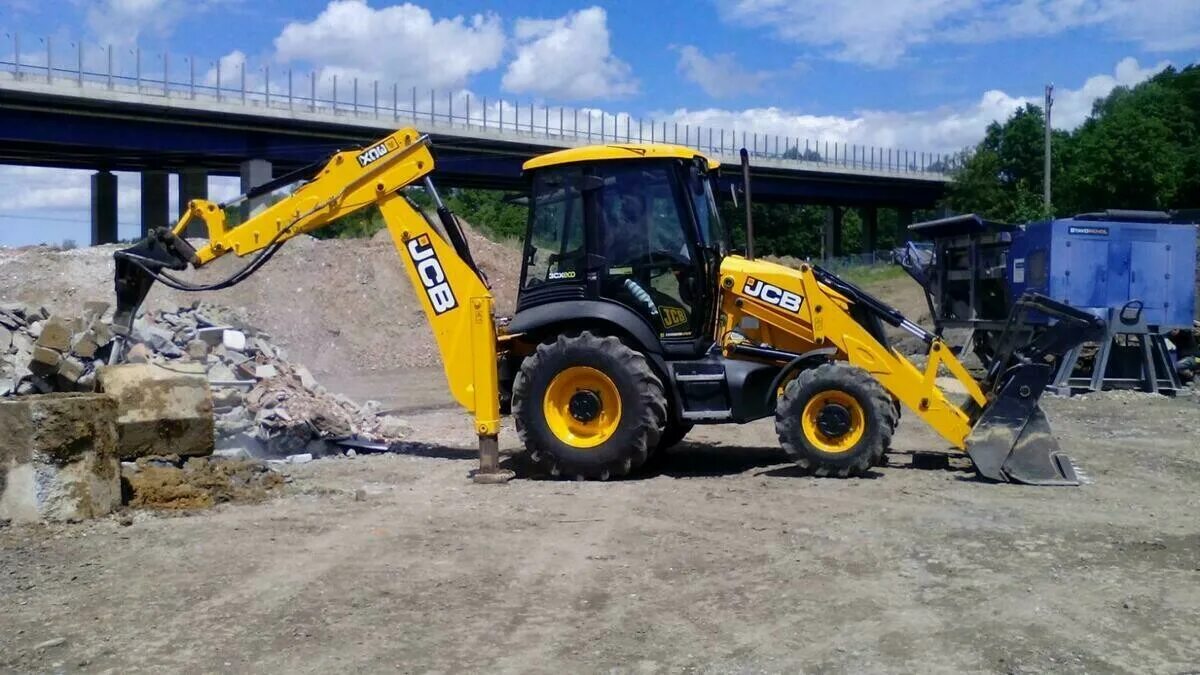 Аренда экскаватора погрузчика в области. Трактор JCB 3cx. Экскаватор JCB 3cx с гидромолотом. JCB 4cx с гидромолотом. JCB 3cx-4t.