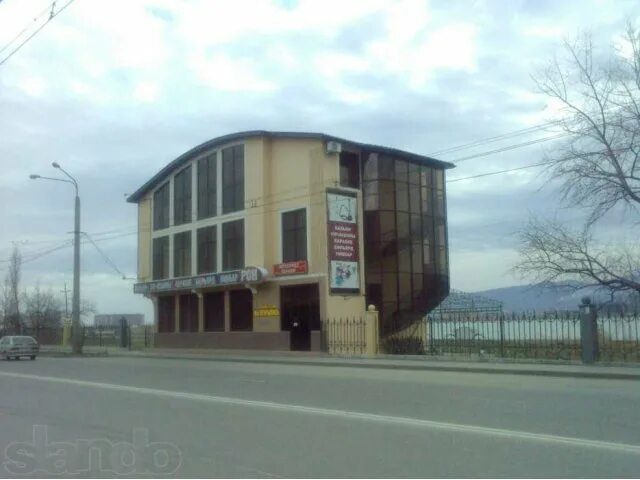Работа на редукторном в махачкале. Редукторный поселок в махачкале. аллея в махачкале редукторный. кафе в махачкале на редукторном. здание дом печати махачкала.