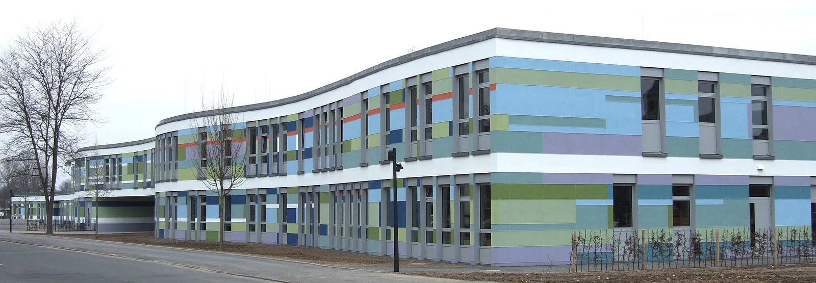 Skil english школа. Улица сагбон, школа 11. English school химки. Бони школа кропикум. Мари бон бон голубая лагуна парфюм.