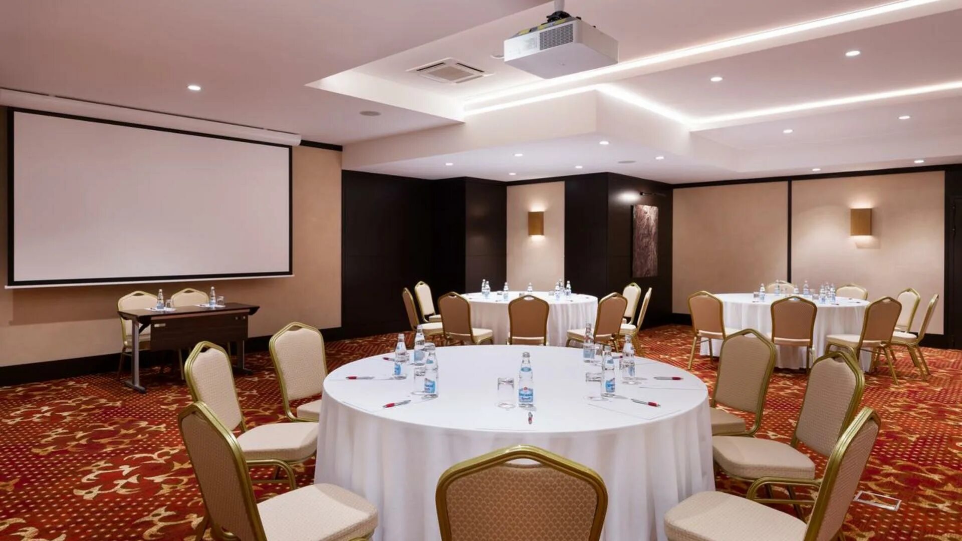 Отель марриотт новый арбат. Гостиница звезды арбата москва. Марриотт новый арбат номера. Гостиница марриотт новый арбат. Марриотт империал плаза.