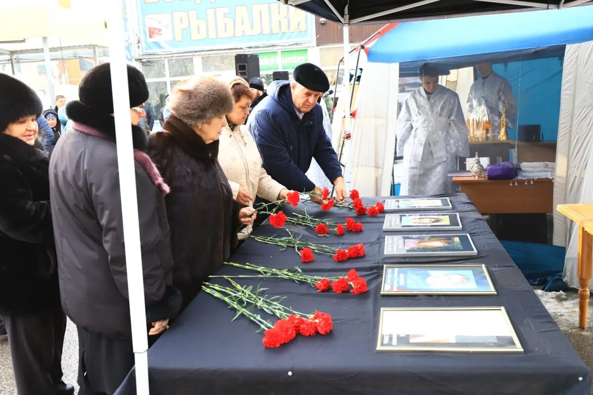 Траур в новосибирске. Траур фото. День траура.