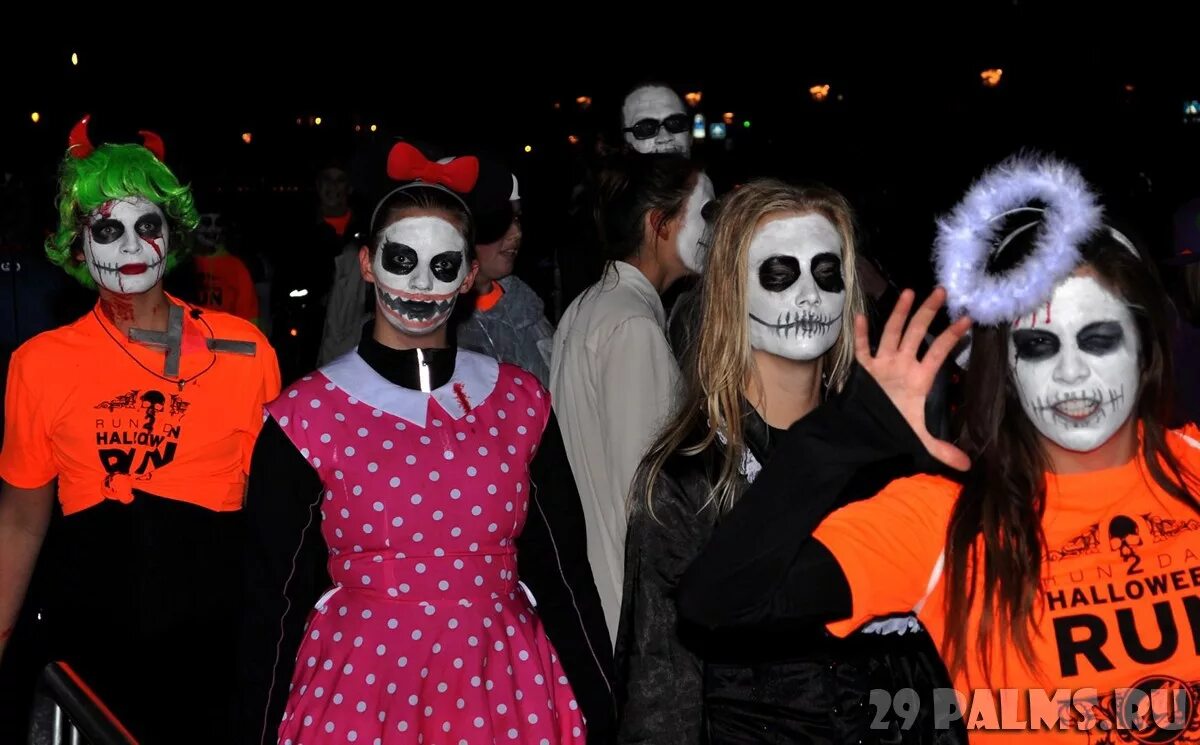 Какого числа день хэллоуина в россии. Хэллоуин брянск. Хэллоуин улица. Хэллоуин фото. Сколько идет хеллоуин.