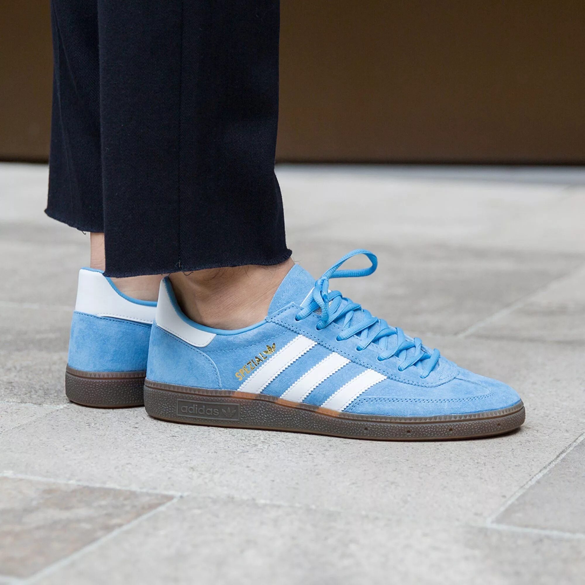 Кроссовки адидас спешиал. Adidas Spezial Blue. Adidas Handball Spezial Blue. Adidas Originals Spezial. Адидас Spezial голубые.