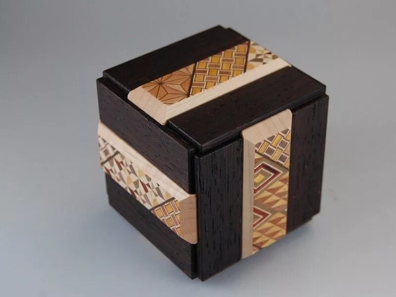 Cube шкатулка. Японские шкатулки с секретом Химитсу-Бако. Японская шкатулка с секретом Himitsu-Bako. Шкатулка в японском стиле. Шкатулка с секретом из дерева.