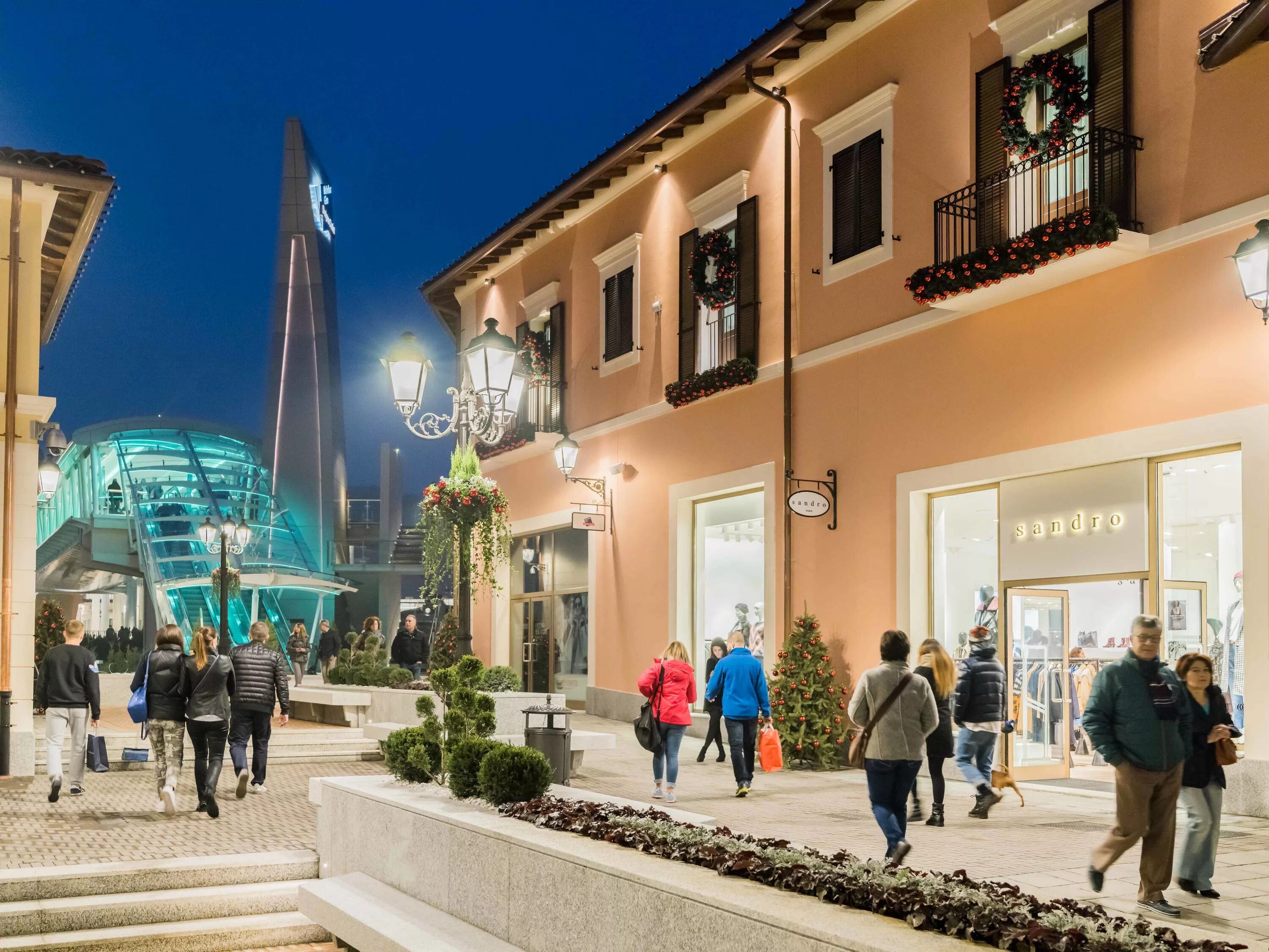 Serravalle outlet. Аутлет Италия Серравалле. Серравалле Скривия. Серравалле Скривия аутлет.