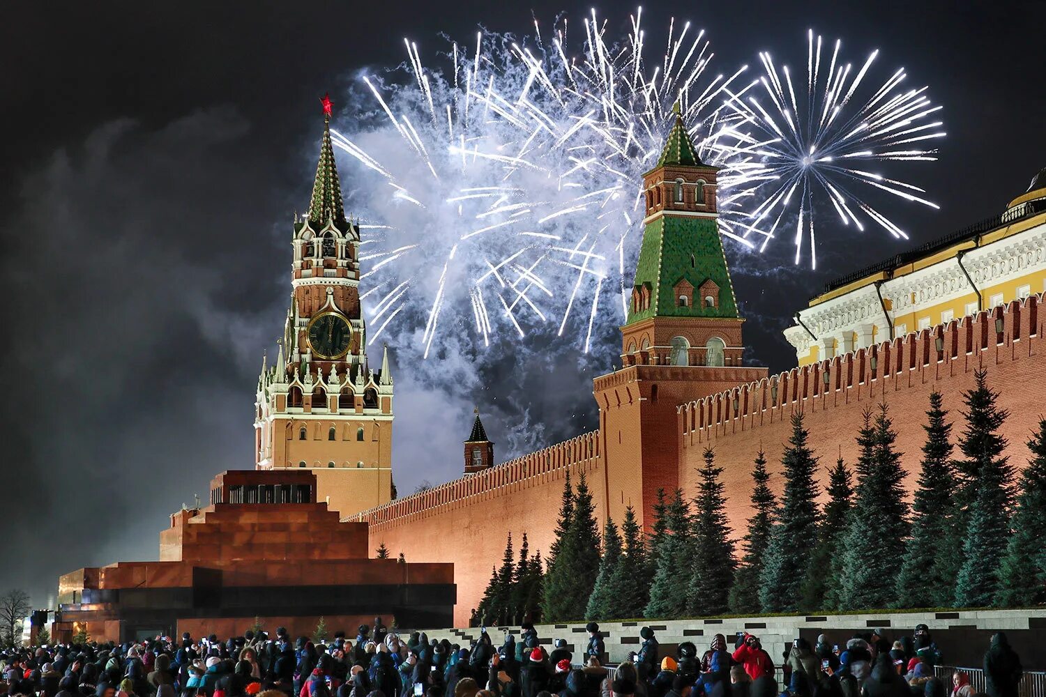 Кремль год
