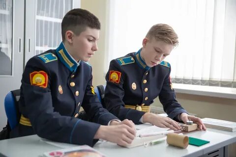 Обучался в кадетском корпусе в