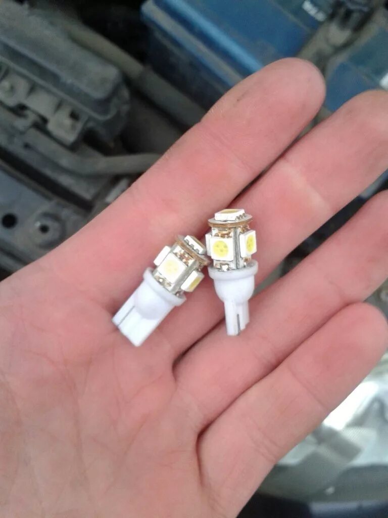 Габаритная лампа тойота авенсис 2008. Лампа габарита авенсис. Тойота авенсис 3 лампочка поворотника. Тойота ист лампочки габаритов 1,3 цоколь. Тойота камри лампа стоп сигнала.
