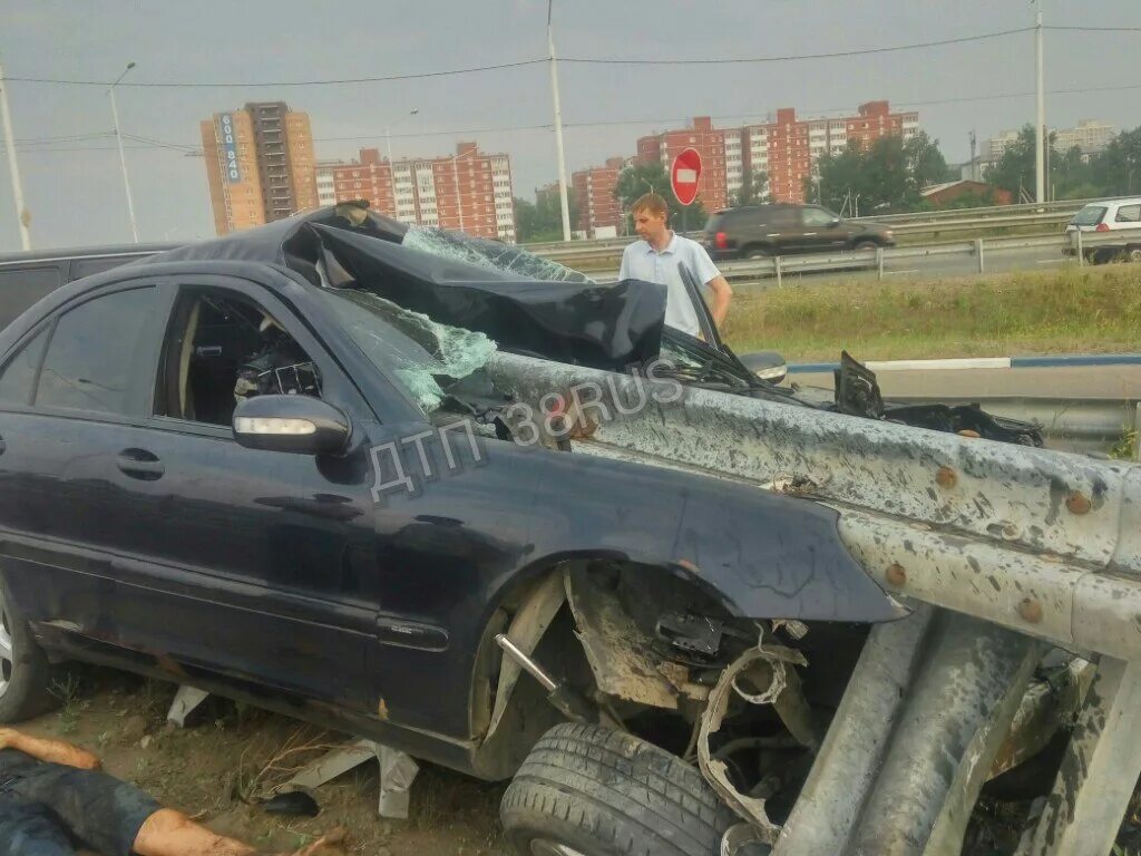 Авария на академическом мосту Иркутск. Отбойник аварии