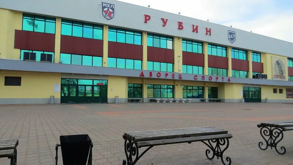 Дворец спорта ул розы люксембург 12. Ледовый дворец спорта тюмень. Дворец спорта рубин тюмень. Ул спорта тюмень. Розы люксембург, 12.
