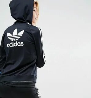 Спортивный костюм с капюшоном