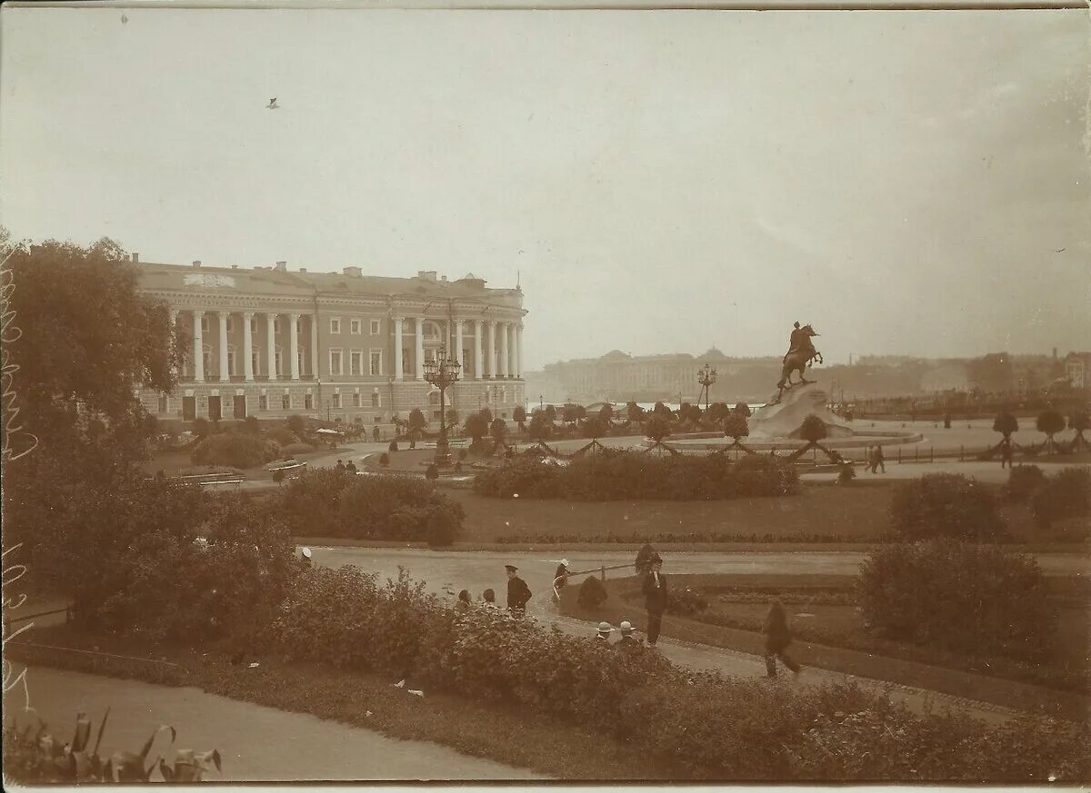 Петербург 1913 год. Исаакиевская площадь санкт-петербург 19 век. Санкт-петербург 1910. Российская империя 1910 петербург. Дворцовая площадь в санкт-петербурге 19 век.