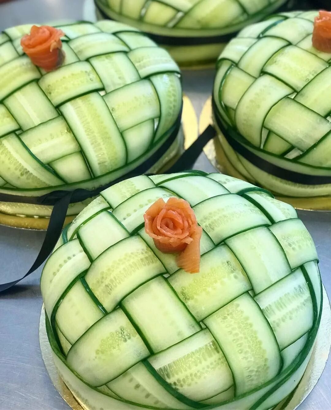 фаршированные помидорки черри. закуска мухомор с помидорами черри. закуски на праздничный стол. оригинальные салаты и закуски к праздничному столу. холодные закуски.