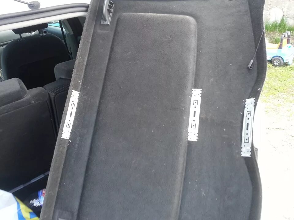 Задняя полка фокус 2 хэтчбек. Полка багажника форд фокус 2. Полка форд фокус 2 хэтчбек. Задняя полка на ford focus 2 хэтчбек. Полка форд фокус 2 хэтчбек.