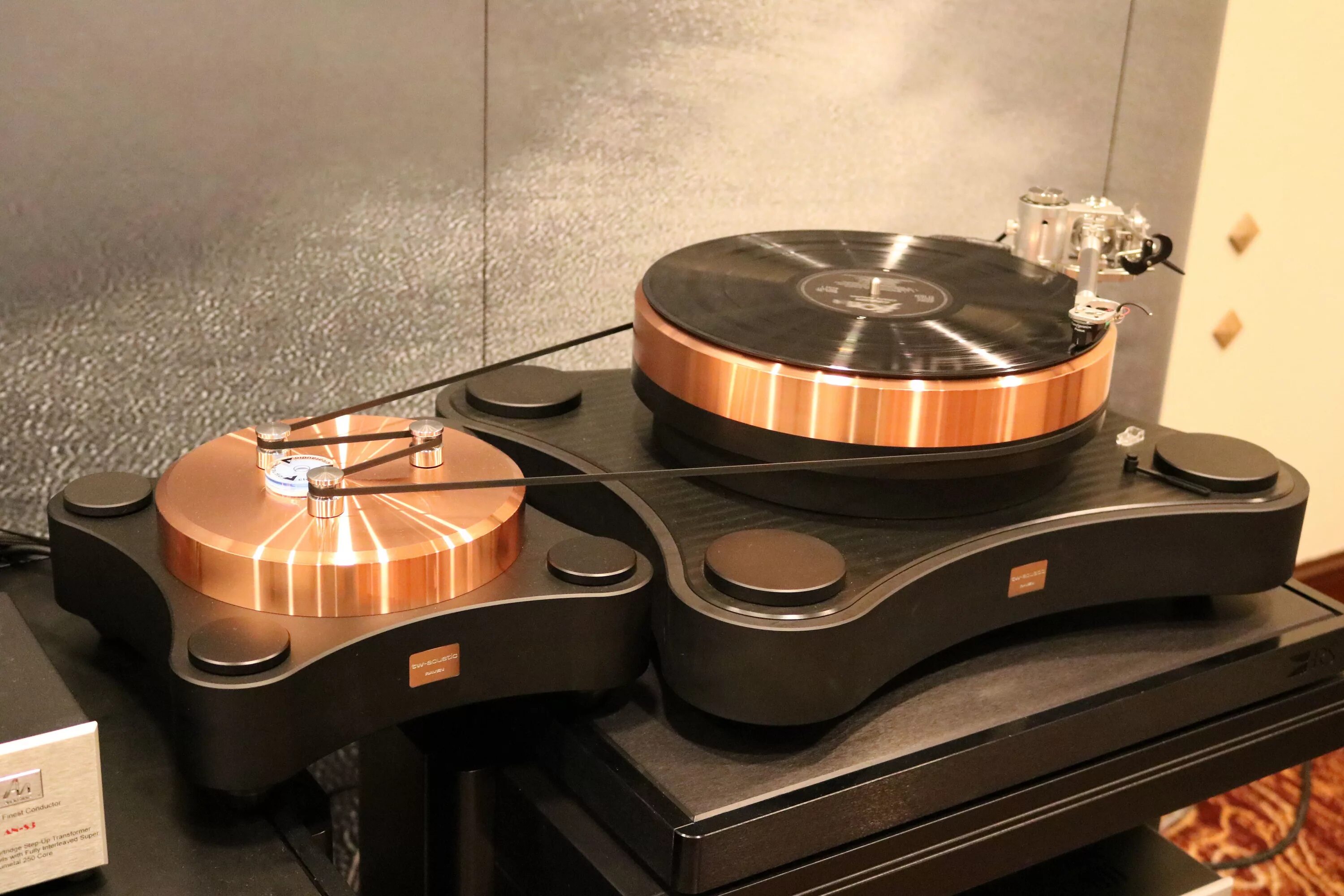 Hi end проигрыватель винила. Hi end Turntable 80s. Magnavox проигрыватель винила. Проигрыватель винила Rega p9. Ламповый виниловый проигрыватель