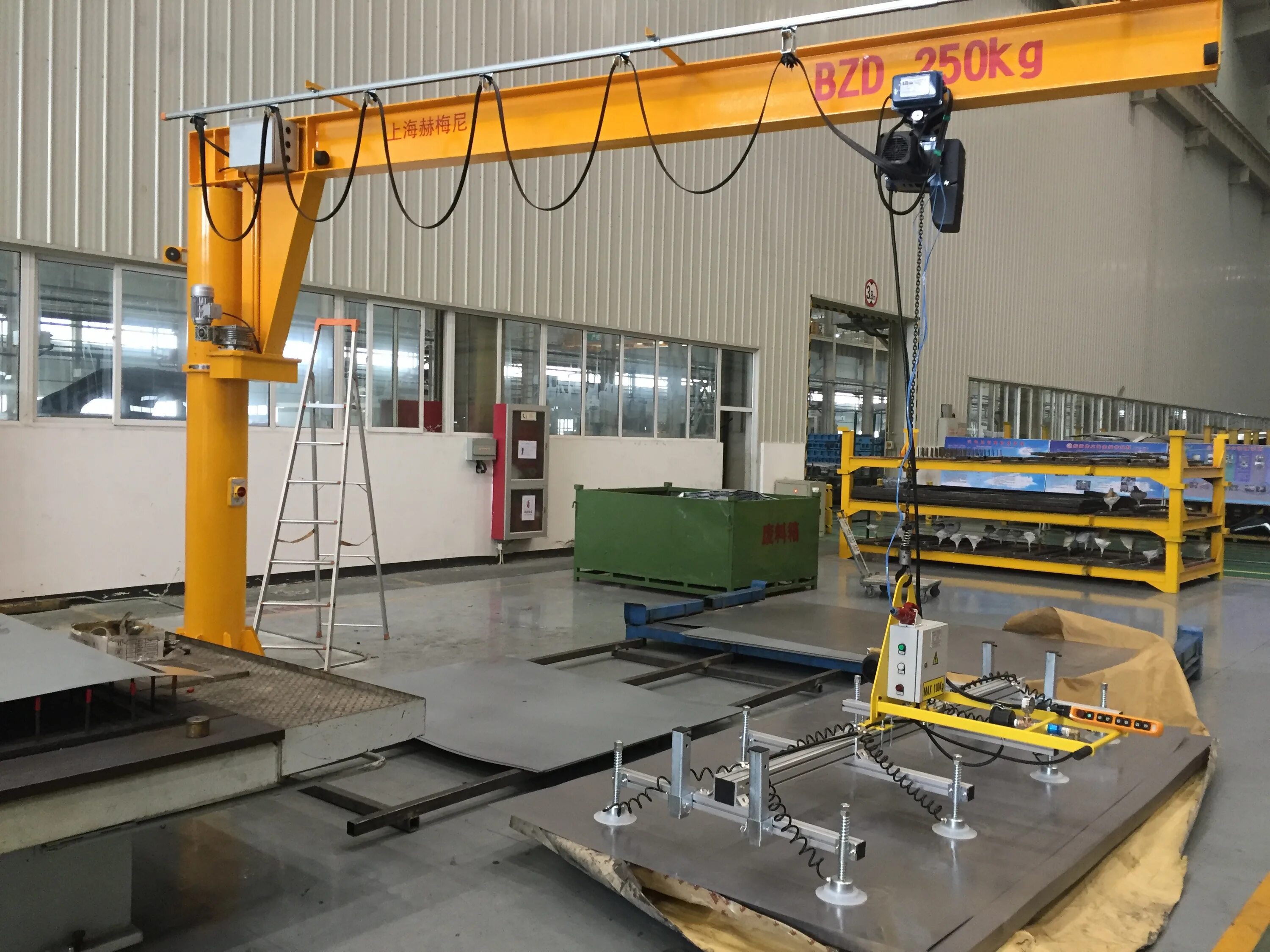 Магнит выгрузки листового металла. Манипулятор для листового металла. Перемещения металла. Перемещения металла. Вакуумная траверса для листового металла.