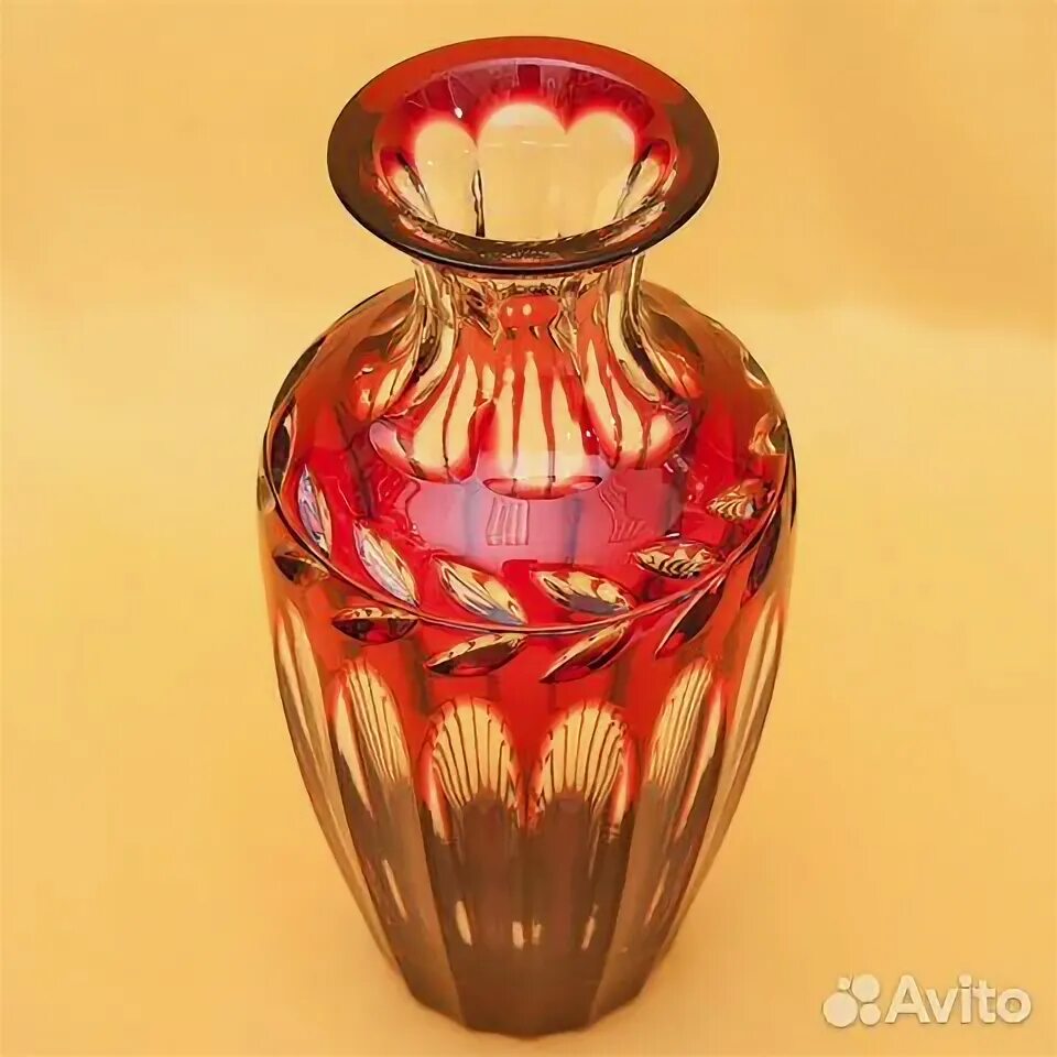 Ваза bohemia crystal 82243/220. Вазы из цветного хрусталя. Конфетница богемия урановое стекло. Вазы ссср из цветного стекла. Красивые цветные хрустальные вазы.