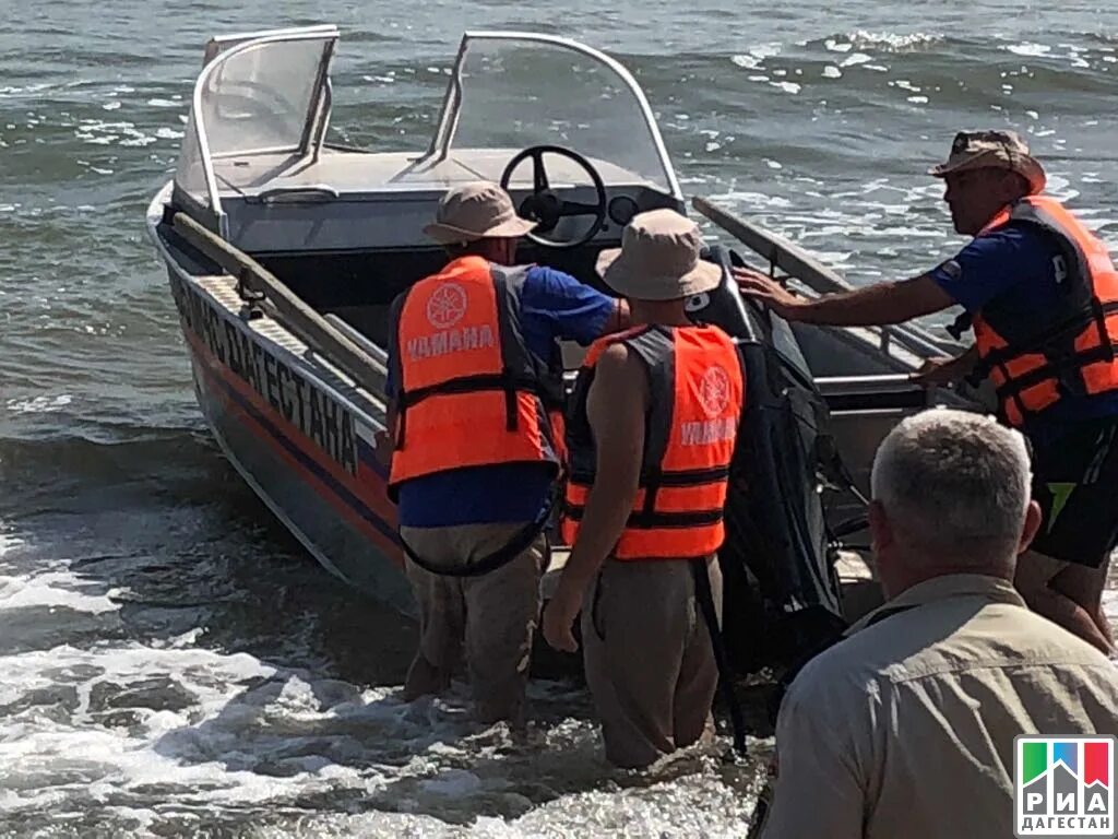 Спасатель на море. Утонул человек в азербайджане. Спасатель на пляже. Утонули в каспийском море. Утонули в каспийском море.