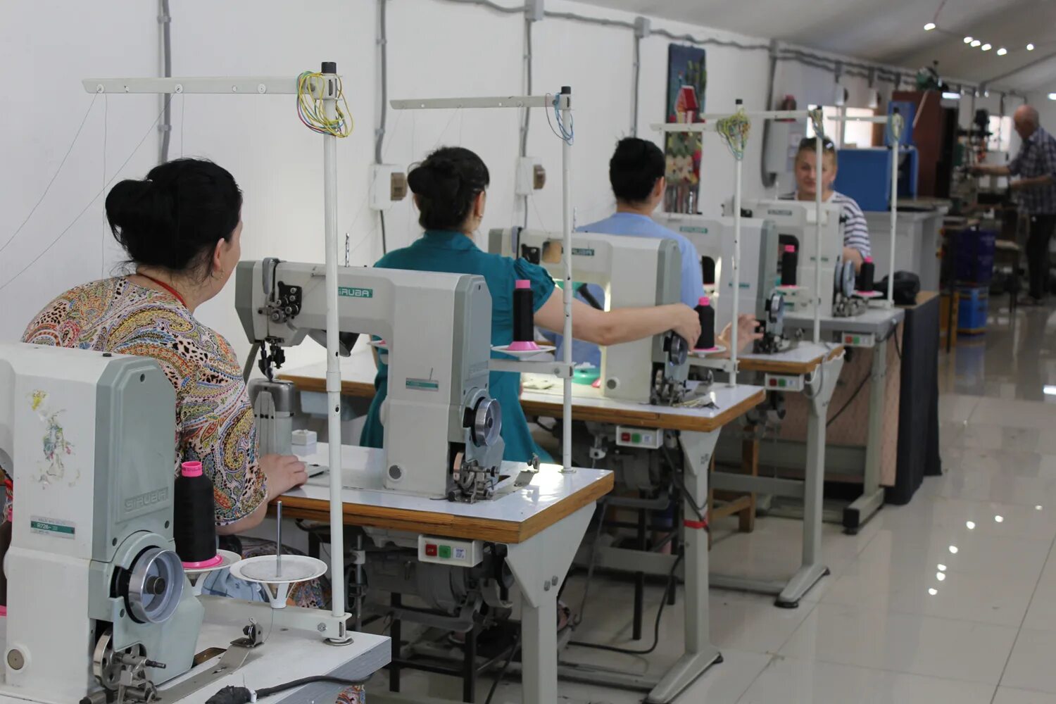 маленькие обувные цеха. обувной цех в семендере. обувной цех в махачкале. закройщик обуви. обувной цех в махачкале.