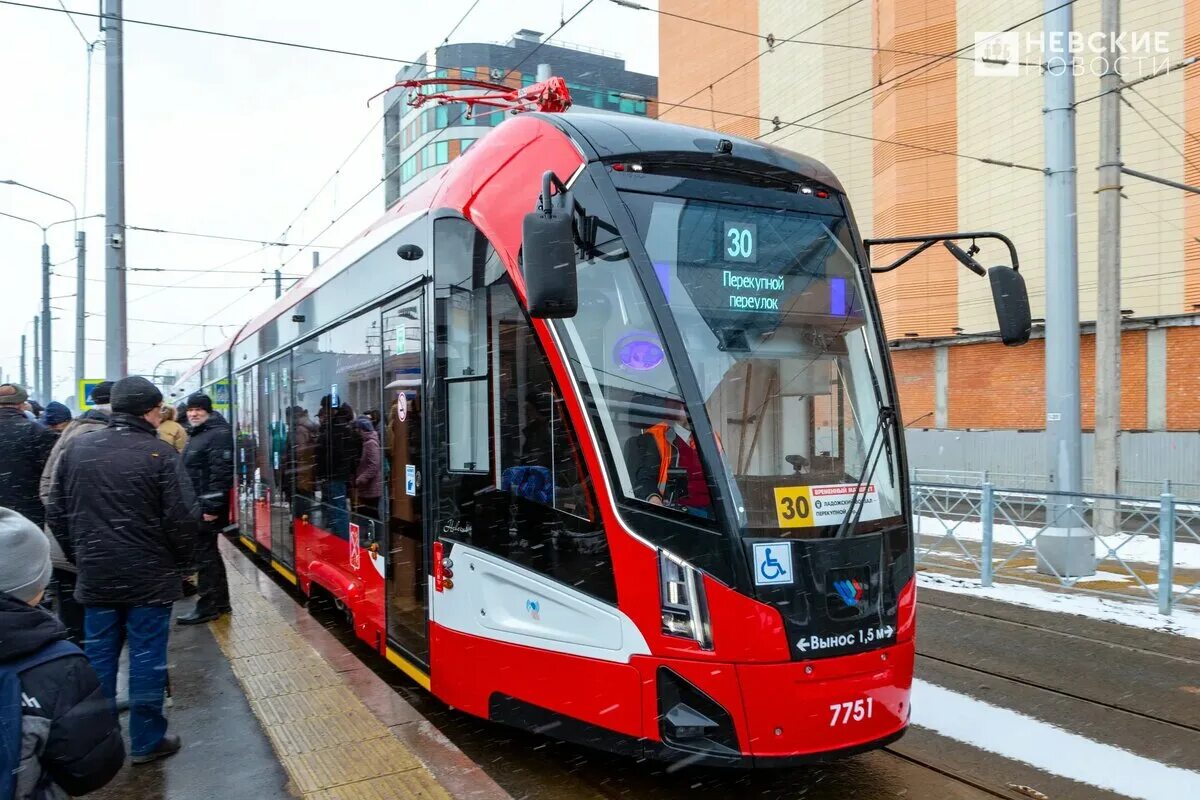 Трамвай 64 санкт-петербург. Трамвай от ладожской. Трамвай чижик 8. Лвс-86 трамвай архив ладожская. Трамвай от ладожской.