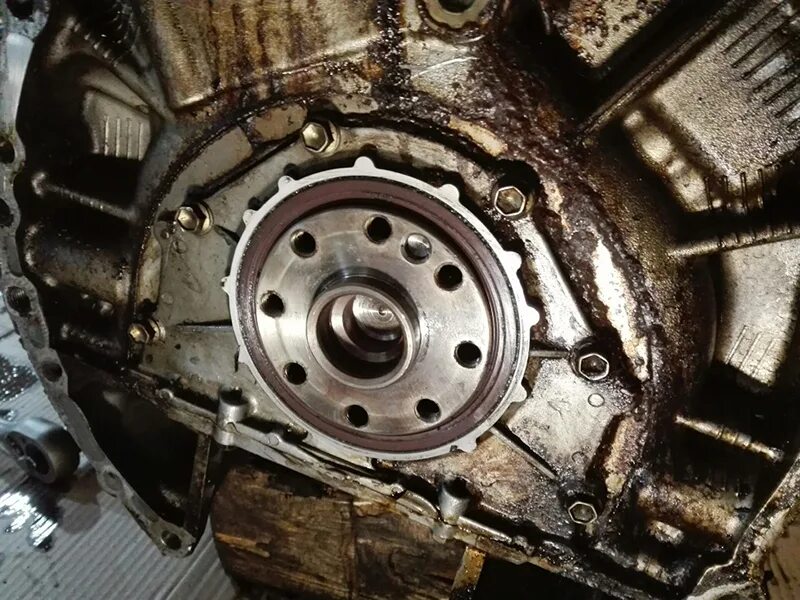 Subaru r2 коренной сальник коленвала. Коренной сальник двигателя doosan 520. Коренной сальник двигателя d15b. Сальник коленвала бмв е46. Коренной сальник двигателя d15b.