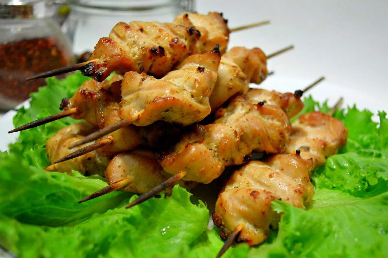 Шашлык из филе курицы. Шашлык куриный. шашлычки на шпажках. шашлычки на шпажках в духовке. куриный шашлык в духовке.